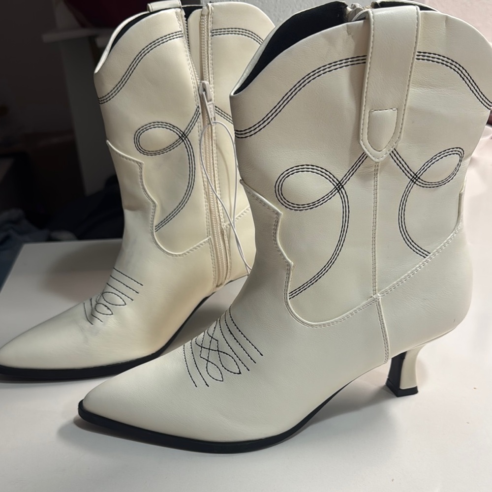 White Western-Style Women's Boots